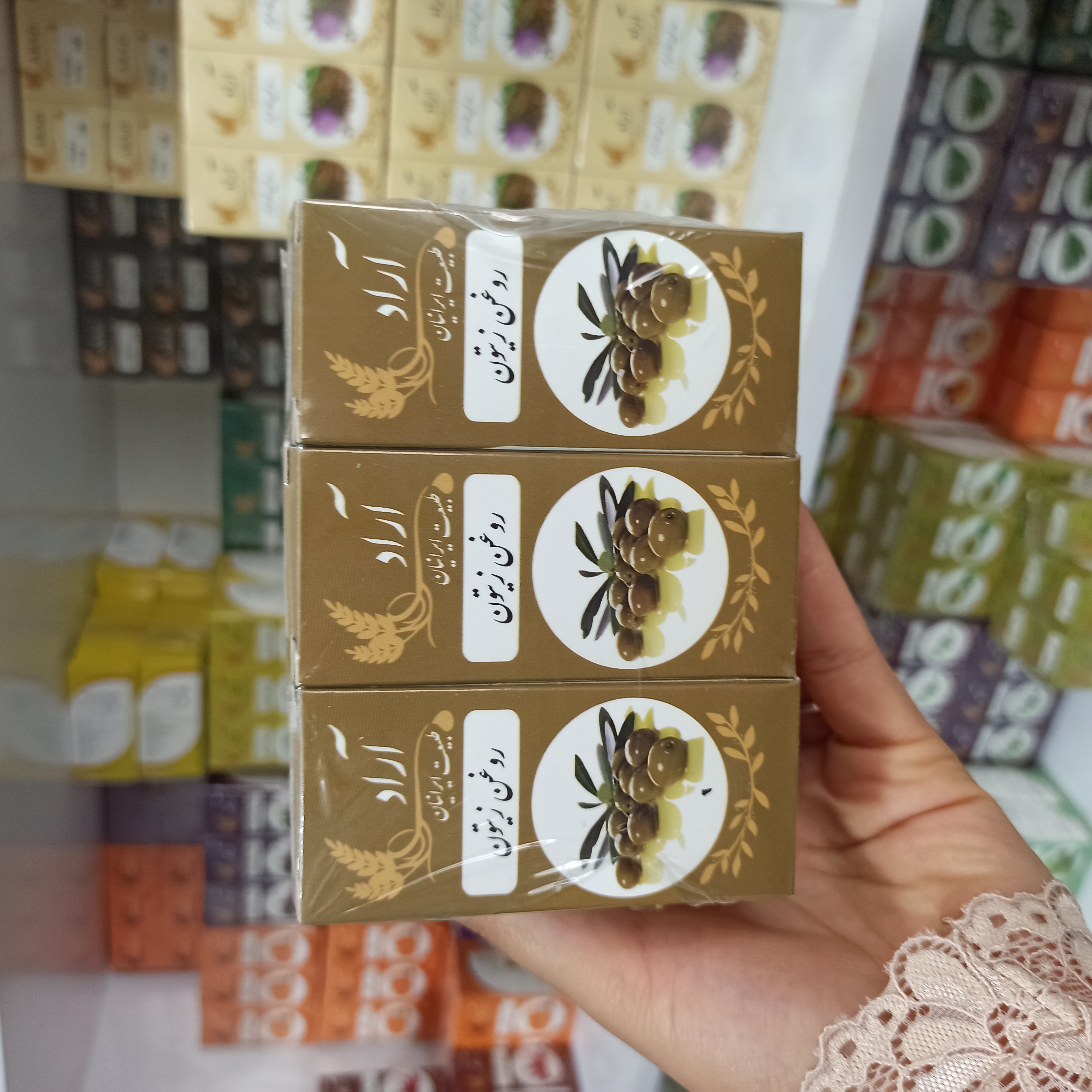 روغن زیتون  آرادطبیعت ایرانیان  ۱۰۰٪ خالص و طبیعی