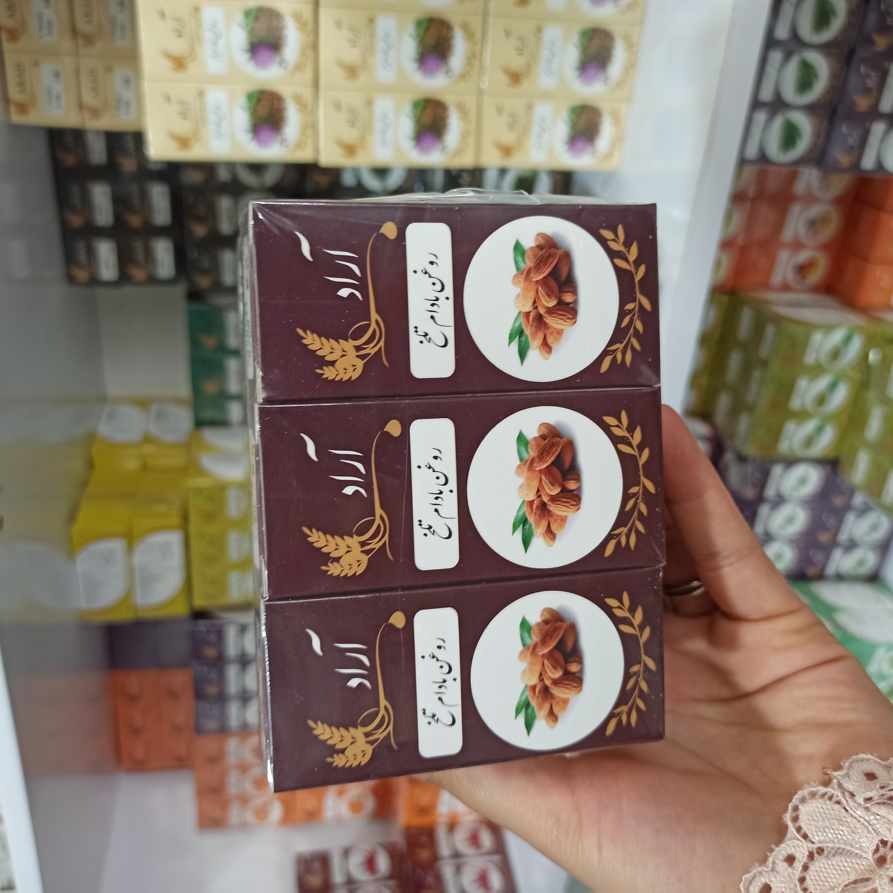 روغن بادام تلخ  آرادطبیعت ایرانیان ۱۰۰٪ خالص و طبیعی